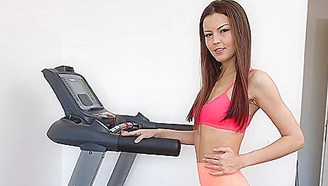 Sexy girl's pussy is ready for cash