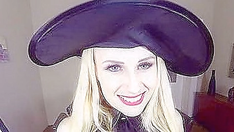 Two hot babes in a razor fuck