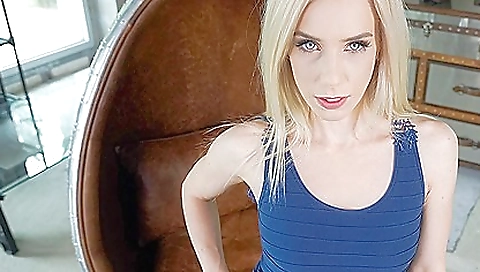 Mature woman has her pussy